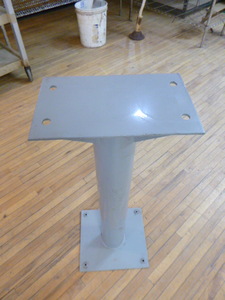 lot 62 image: Grinder Stand