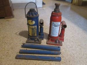 lot 7 image: (K) 2) 6-Ton Bottle Jacks - Both Seem to Work