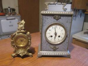lot 14 image: (K) 2 Vintage Clocks ...
