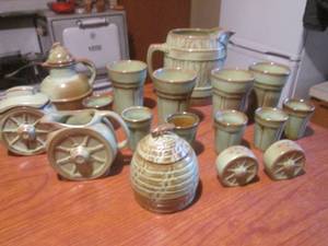 lot 18 image: (K) Assorted Vintage Frankoma Clayware