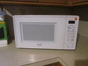 lot 23 image: (K) Sharp Carousel Microwave - Needs Cleaning