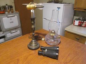 lot 24 image: (K) Vintage Eagle Oil Lamp, Electric Lamp and Binoculars