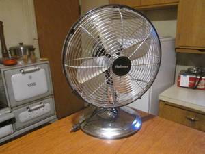 lot 26 image: (K) Holmes 12 Electric Fan...