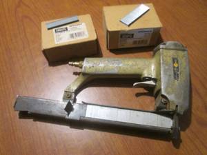 lot 45 image: (L) Spotnails 18 GA Crown Staple Gun and 2 Boxes of Staples