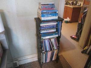 lot 57 image: (DLR) Vintage Wood Shelf Full of Assorted Collectors Price and Informational Guide Books