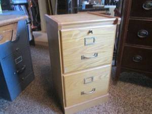lot 58 image: (DLR) Wood Locking 2-Drawer File Cabinet with Key