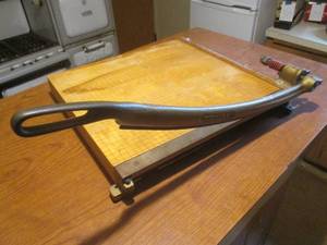 lot 62 image: (DLR) Vintage Wood and Cast Iron Arm Ingento No. 5 12 Paper Cutter