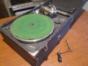 lot 76 image: (DLR) Vintage Oro-Tone Junior Record Player - Unknown Working Condition