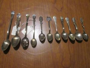lot 83 image: (DLR) Assorted Vintage Collector Spoons SomeMost Silver Plated 