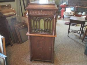 lot 91 image: (DLR) Antique Edison Disc Phonograph with Lower Cabinet Containing a Few Edison Records - Working, Am listening to a record as taking pictures.