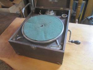 lot 96 image: (DLR) Antique Spencerian West Phono Inc Phonograph - Missing Parts and In Ruff Condition - Does turn when wound up. - As-Is for PartsRepair