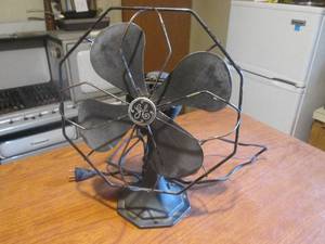 lot 99 image: (DLR) Vintage GE Electric Fan Untested  Bad Cord