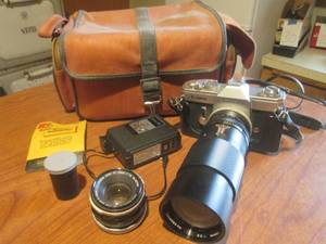 lot 102 image: (DLR) Vintage Canon Pellix 35mm Camera with Extra Lens and Vivitar 91 Flash in Bag