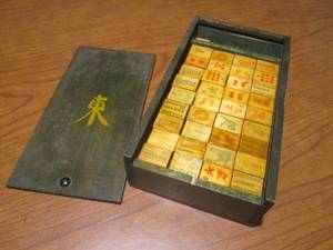 lot 117 image: (DLR) Vintage Game in Box All Made of Wood