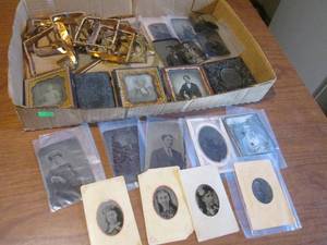 lot 124 image: (DLR) Lot of Assorted Small Antique Tin Type Portraits and Copper Frames