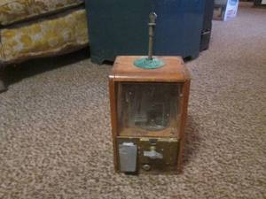 lot 133 image: (DLR) Vintage Victor Baby Grand Wood Gumball Machine As-Is
