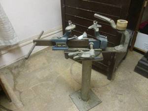 lot 141 image: (BR) Vintage Serrano No-Awl Stringer Tennis Racket Stringer Machine with Stand
