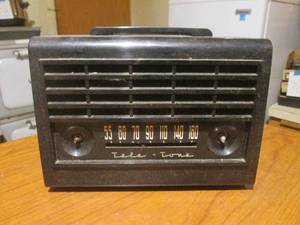 lot 145 image: (DLR) Vintage Tele-Tone Radio - Missing Knobs