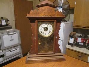 lot 172 image: (DLR) Vintage Wood Clock 23 H x 15 34 W