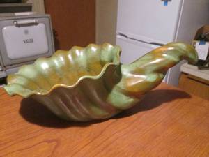 lot 176 image: (DLR) Vintage Frankoma #215 Glazed Horn Vase17 Long x 9 34 Wide
