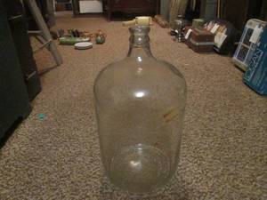 lot 179 image: (DLR) Vintage Radiant 5296 5 Gallon Glass Bottle