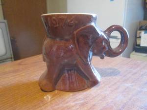 lot 183 image: (K) Vintage Frankoma 1974 GOP Elephant MugCup