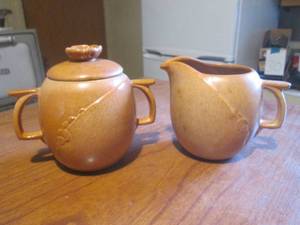lot 191 image: (DLR) Vintage Frankoma Pottery Gracetone Orbit Pattern Creamer & Sugar