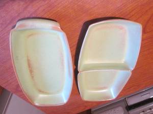 lot 194 image: (DLR) 2 Vintage Frankoma Serving Dishes 94Q and 94QD