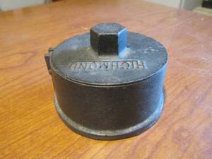 lot 198 image: (DLR) Vintage Cast Iron Richmond Foundry Ashtray 4 14 W x 2 78 H