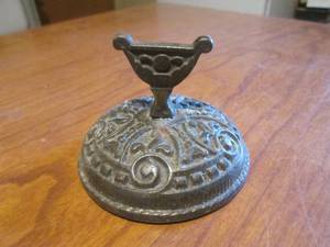 lot 199 image: (DLR) Antique Victorian Cast Iron Paperweight 3 14 Wide