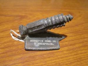 lot 207 image: (DLR) Antique Advertising Diamond Expansion Screw Paperweight Hennepin Hdwe Co. Minneapolis 2 12 Wide