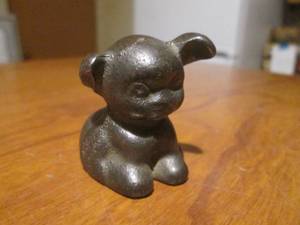 lot 209 image: (DLR) Vintage Small Cast Iron Puppy Has Print on Back Side but Cant Make It Out 1 58 Tall