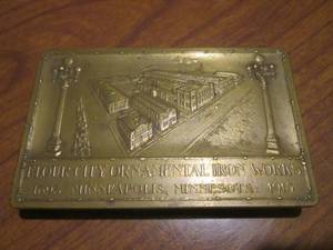 lot 211 image: (DLR) Antique Brass Flour City OrnamentalIron Works 20th Anniversary 1893-1913 Paperweight Minneapolis Minnesota 4 x 2 12