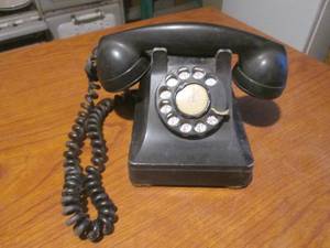 lot 230 image: (DLR) Vintage Bell System Telephone