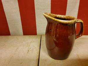 lot 165 image: Pottery pitcher, 4 in tall