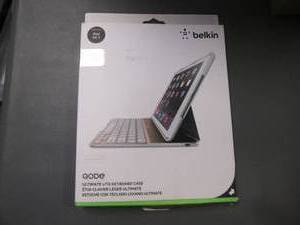 lot 7 image: Qode Ultimate Keyboard Case