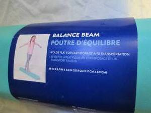 lot 14 image: 48 flat folding Balance Beam