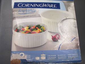 lot 18 image: 3pc Corningware French White round dishes and glass cover
