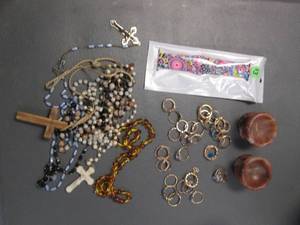 lot 34 image: Assortment of bead, wood and gold tone Rosaries, rings and other costume jewelry