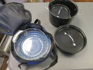 lot 44 image: Anchor Hocking Casserole Dish and other Cookware supplies