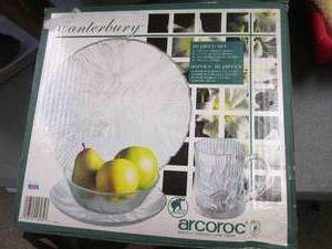 lot 69 image: Canterbury 16pc plate, bowl and mug set