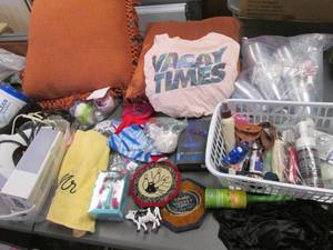 lot 77 image: Large storage tote containing an assortment of household supplies, decor and more