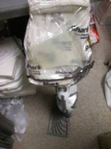lot 323 image: Shark floor steamer