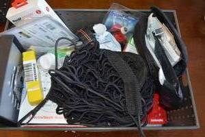 lot 146 image: Tub of Assorted Tools and Home Improvement