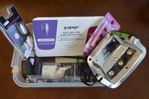 lot 147 image: Tub of Nail Care Supplies