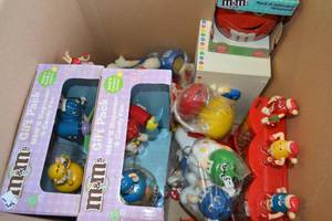 lot 161 image: Assorted M&M Ornaments & Decorations