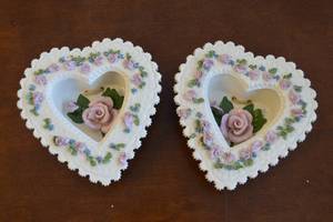 lot 165 image: Clemensons Vintage Ceramic Adourned Heart Hangers - 2-Pack