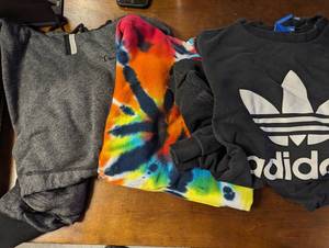 lot 273 image: Tie Die Medium T-Shirt, 3 Large Sweatshirts