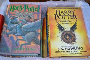 lot 183 image: Harry Potter Book Set (Missing 1st Two) - 6-Pack