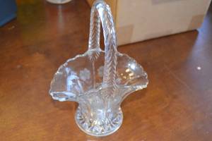 lot 186 image: Small Vintage Glass Basket
